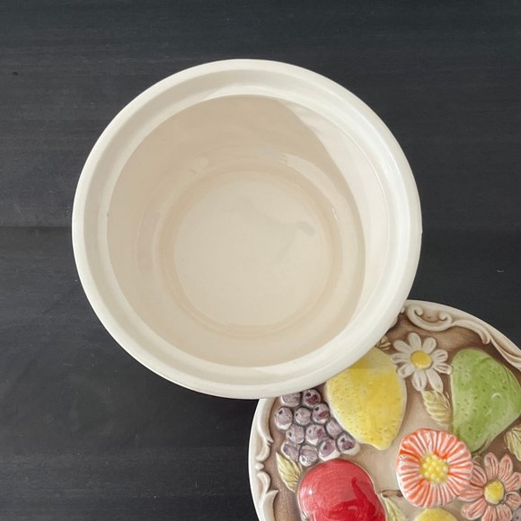 Vintage 1970s Raised Fruit Small Covered Dish // Raised Flower Knob - Picture 4 of 6